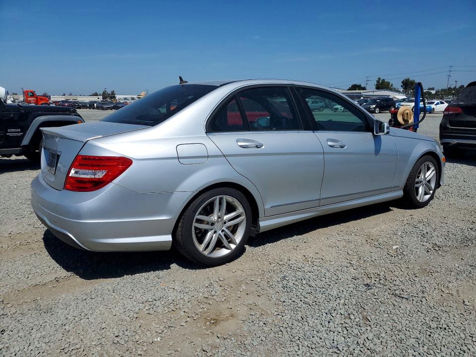 2013 Mercedes-benz C მანქანა იყიდება აუქციონზე, vin: WDDGF4HB4DG101037, აუქციონის ნომერი: 63214646