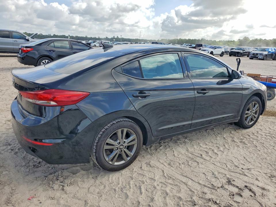 62943456 :رقم المزاد ، 5NPD84LF4HH011759 vin ، 2017 Hyundai Elantra مزاد بيع