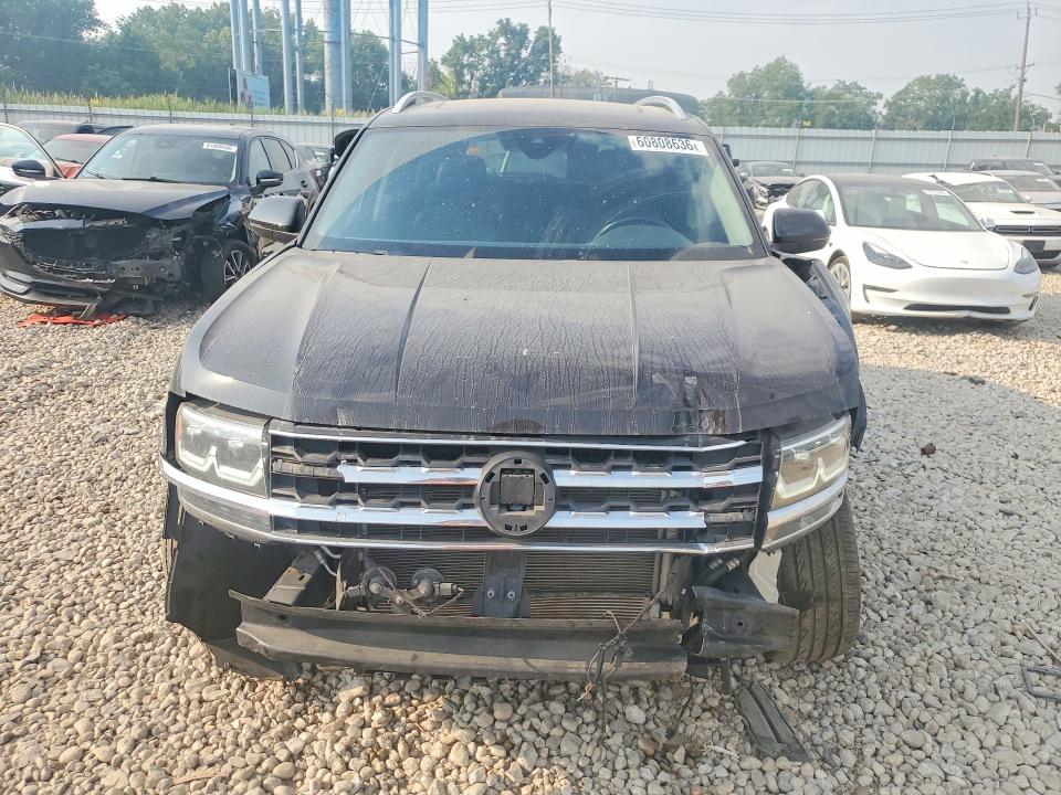 60808636 :رقم المزاد ، 1V2MR2CA6JC566783 vin ، 2018 Volkswagen Atlas مزاد بيع