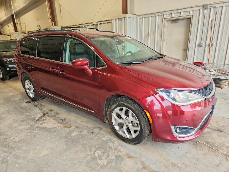 62246446 :رقم المزاد ، 2C4RC1BG8HR739570 vin ، 2017 Chrysler Pacifica مزاد بيع