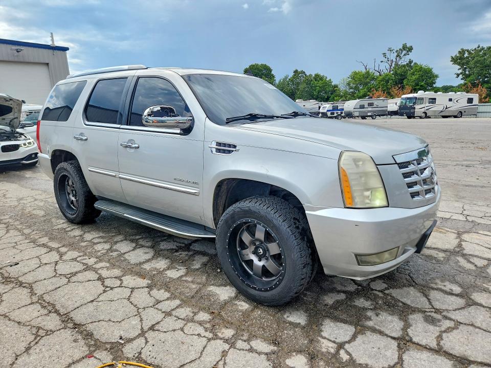 2010 Cadillac Escalade მანქანა იყიდება აუქციონზე, vin: 1GYUKBEF3AR111542, აუქციონის ნომერი: 61297406
