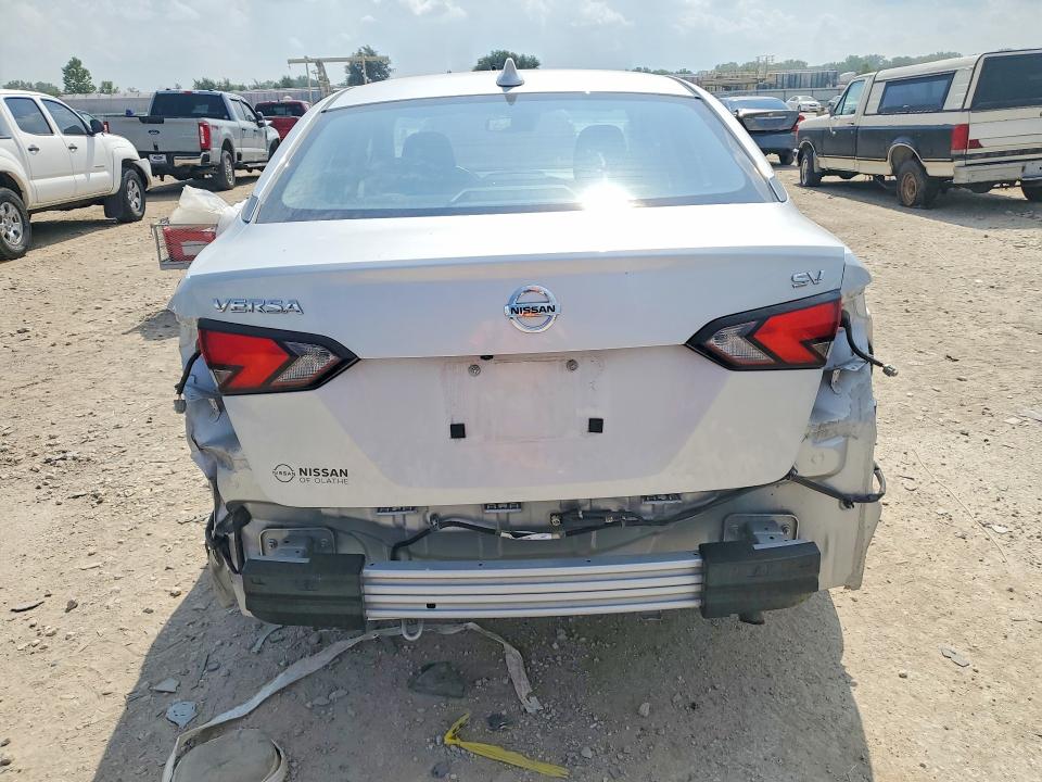 61132256 :رقم المزاد ، 3N1CN8EV2ML845882 vin ، 2021 Nissan Versa مزاد بيع