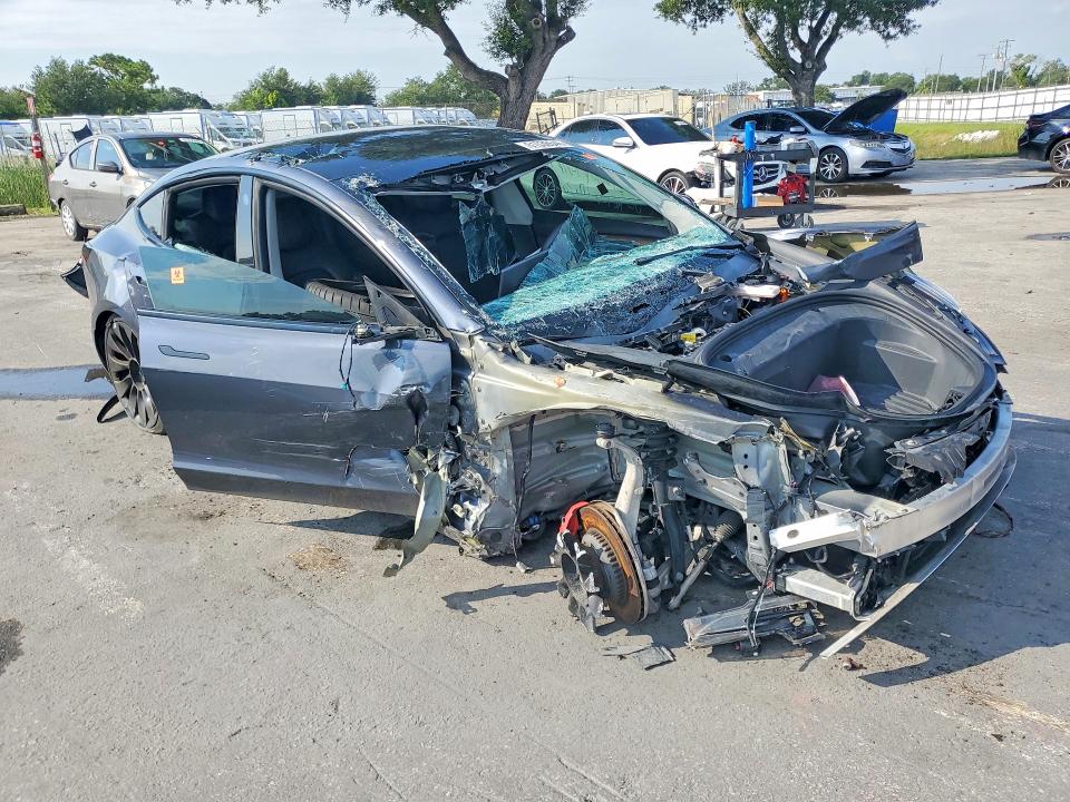 61536546 :رقم المزاد ، 5YJ3E1ECXNF277514 vin ، 2022 Tesla Model 3 مزاد بيع