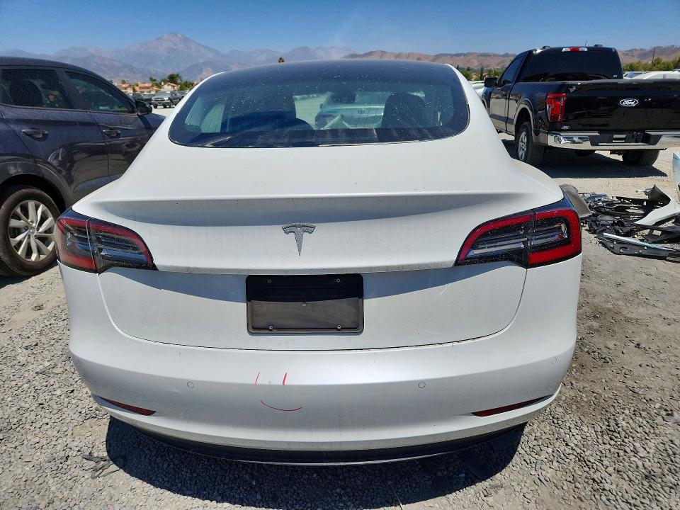 58457356 :رقم المزاد ، 5YJ3E1EA7JF162409 vin ، 2018 Tesla Model 3 مزاد بيع