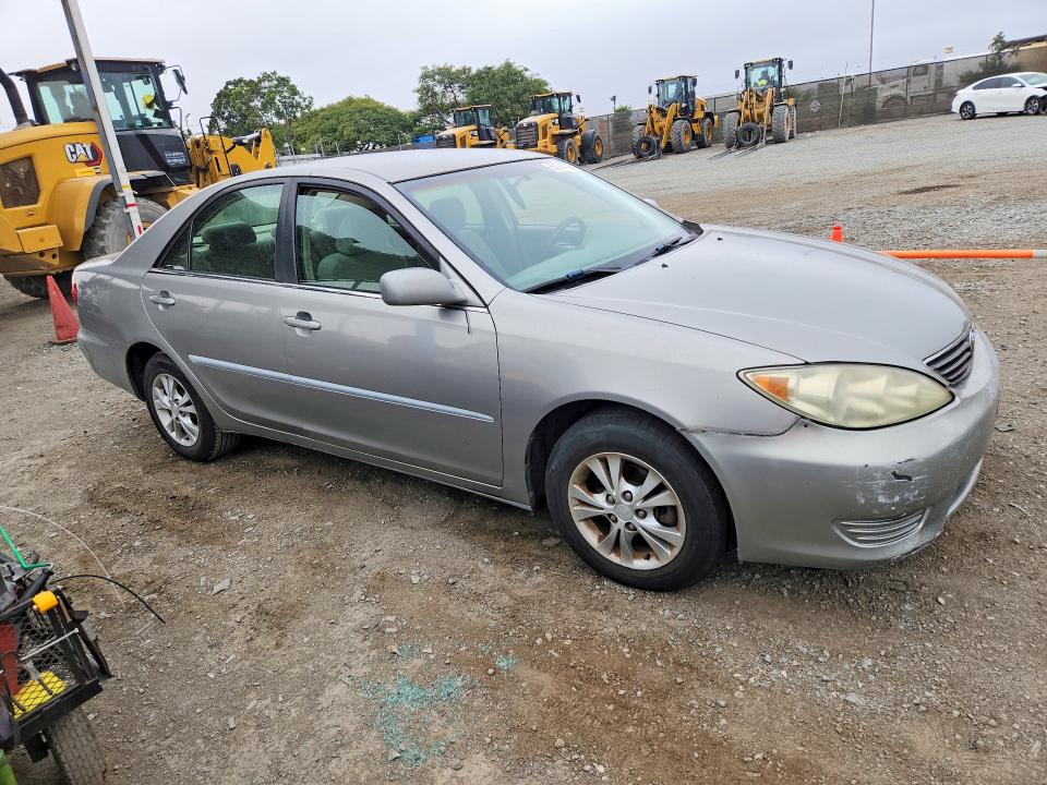 60364406 :رقم المزاد ، 4T1BF32K55U606574 vin ، 2005 Toyota Camry مزاد بيع