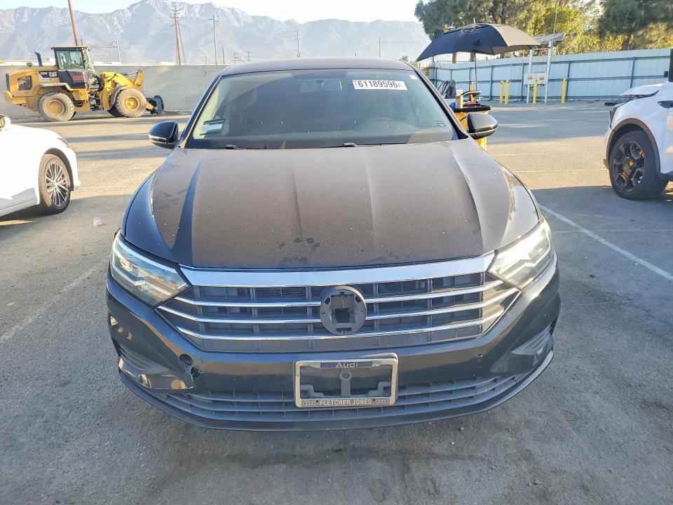 61189596 :رقم المزاد ، 3VWCB7BU5LM035051 vin ، 2020 Volkswagen Jetta مزاد بيع