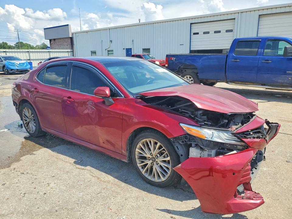 60249416 :رقم المزاد ، 4T1B11HK0JU538835 vin ، 2018 Toyota Camry مزاد بيع