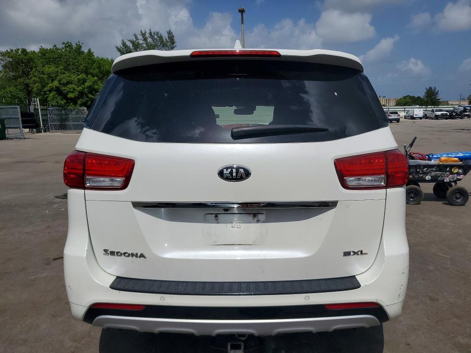 60417616 :رقم المزاد ، KNDME5C15F6038298 vin ، 2015 Kia Sedona مزاد بيع
