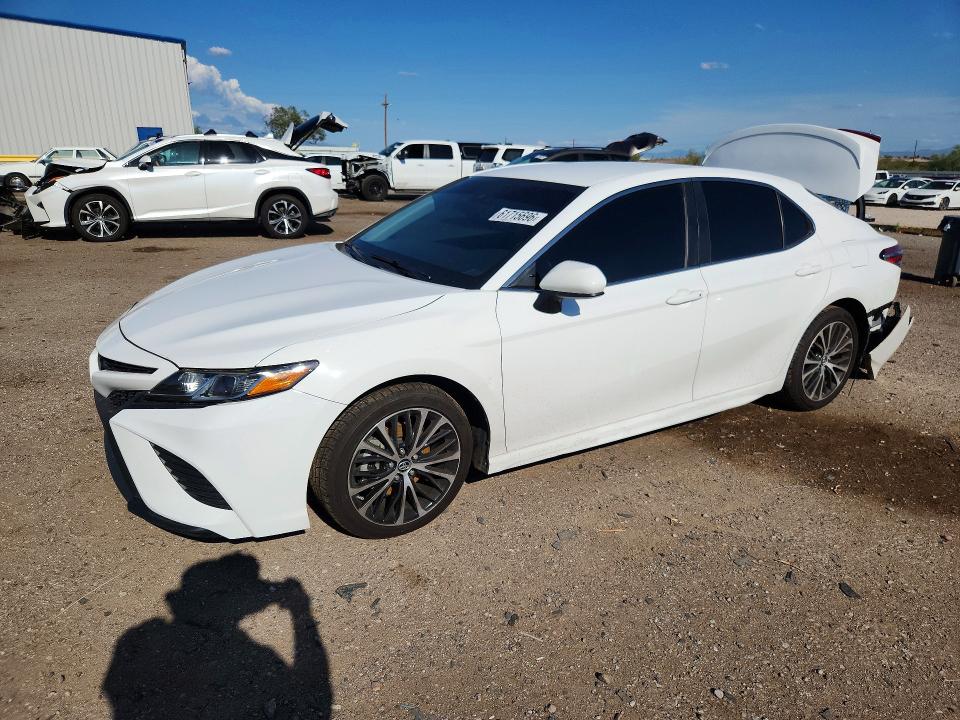 61715696 :رقم المزاد ، 4T1B11HK9JU111766 vin ، 2018 Toyota Camry مزاد بيع