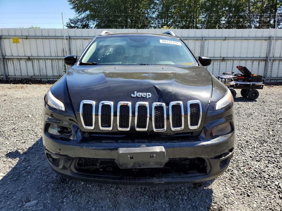 60137126 :رقم المزاد ، 1C4PJMCS7FW768399 vin ، 2015 Jeep Cherokee مزاد بيع