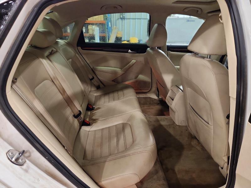 62124256 :رقم المزاد ، 1VWCH7A38CC040110 vin ، 2012 Volkswagen Passat مزاد بيع