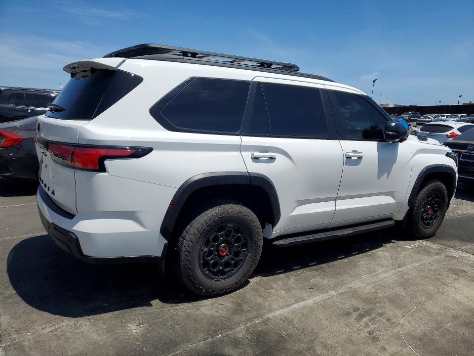 Продажа на аукционе авто 2024 Toyota Sequoia, vin: 7SVAAABA7RX038557, номер лота: 62468696
