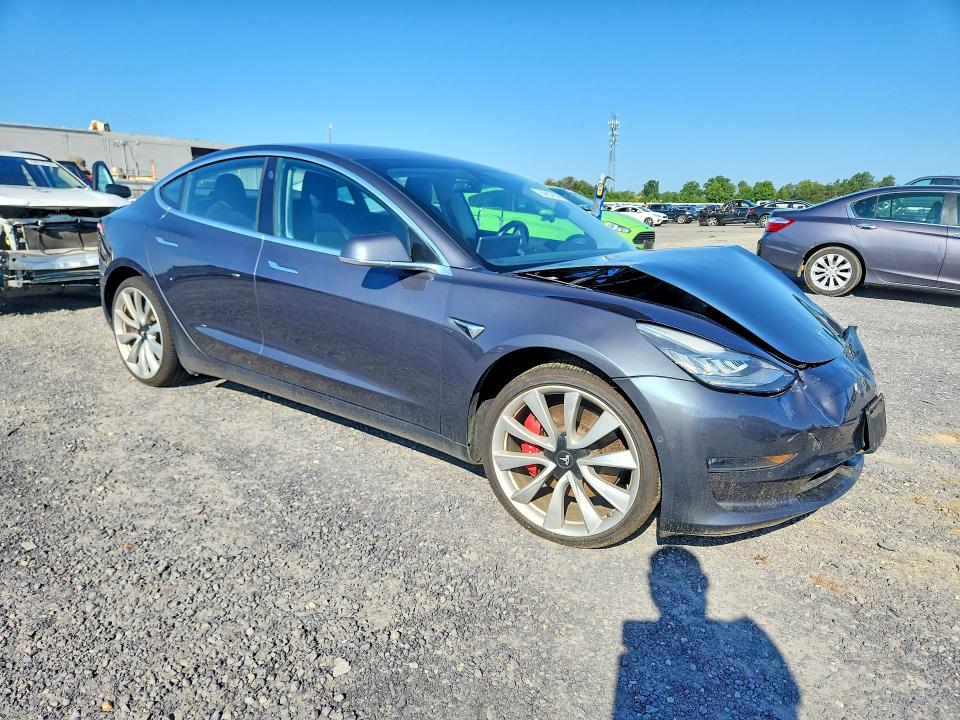 2018 Tesla Model 3 მანქანა იყიდება აუქციონზე, vin: 5YJ3E1EB7JF151371, აუქციონის ნომერი: 60953256
