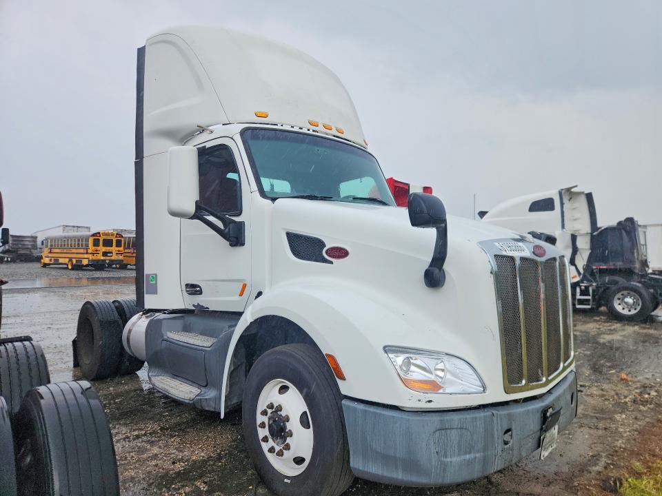 Продажа на аукционе авто 2016 Peterbilt 579, vin: 1XPBA48X2GD339858, номер лота: 61965866