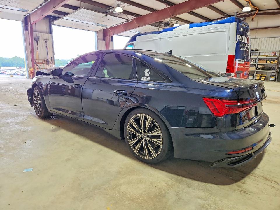 60323236 :رقم المزاد ، WAUD8AF28MN041992 vin ، 2021 Audi A6 مزاد بيع