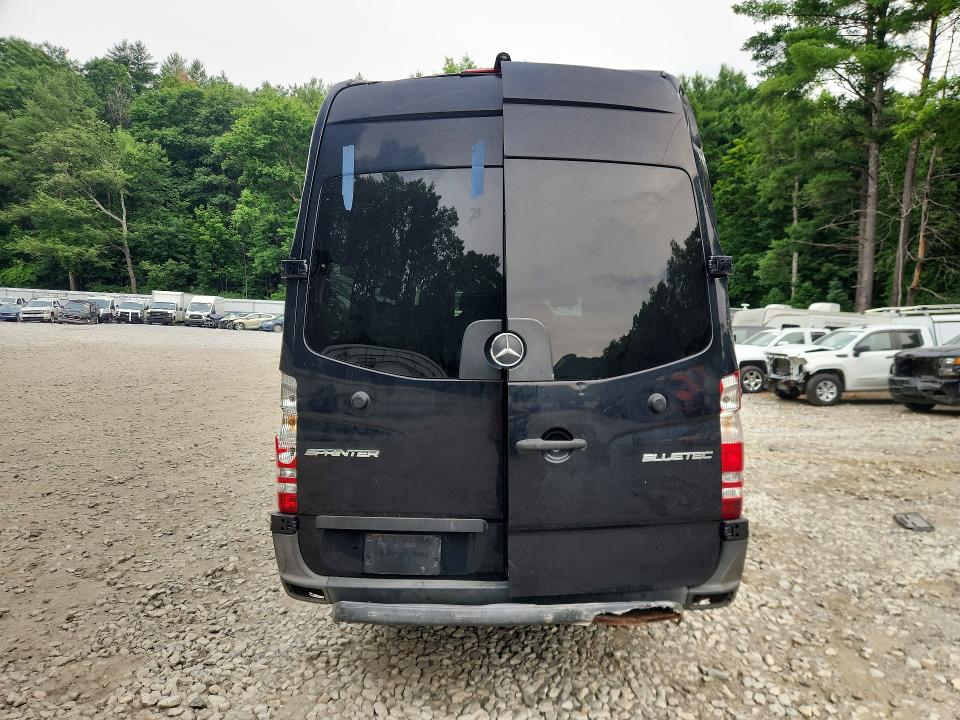 60933626 :رقم المزاد ، 8BRPE8DD8GE127571 vin ، 2016 Mercedes-benz Sprinter مزاد بيع
