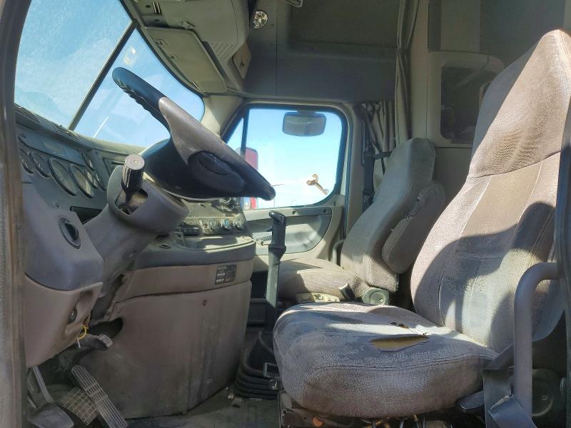 Продажа на аукционе авто 2011 Freightliner Cascadia, vin: 1FUJGLDR3BSBD7281, номер лота: 62967646
