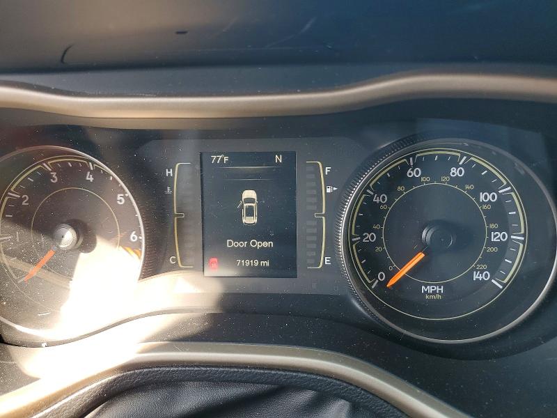 85769805 :رقم المزاد ، 1C4PJLCB8FW530698 vin ، 2015 Jeep Cherokee مزاد بيع