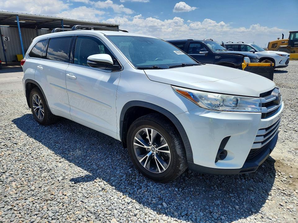 60994946 :رقم المزاد ، 5TDBZRFH6HS437798 vin ، 2017 Toyota Highlander مزاد بيع