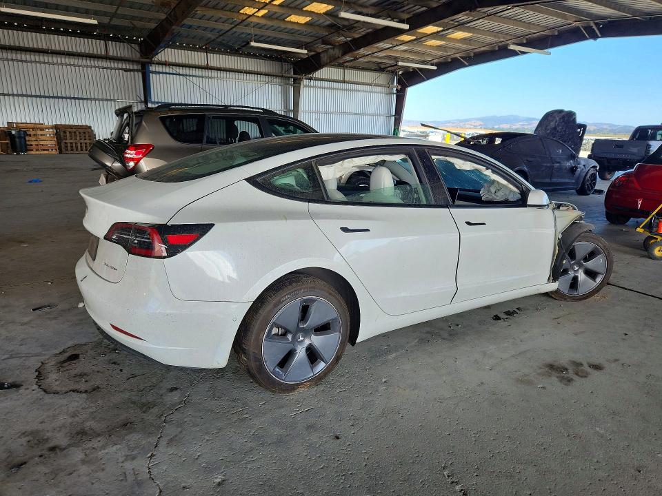 62171456 :رقم المزاد ، 5YJ3E1EB0NF260339 vin ، 2022 Tesla Model 3 مزاد بيع