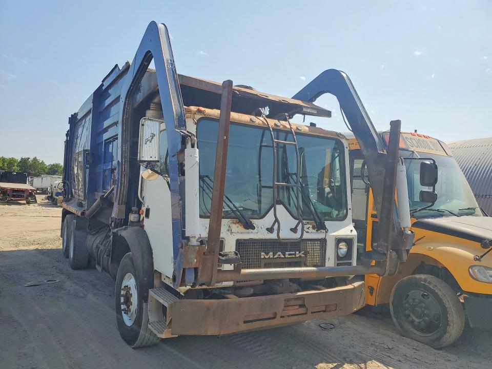 61314986 :رقم المزاد ، 1M2K195C53M021917 vin ، 2003 Mack 600 مزاد بيع