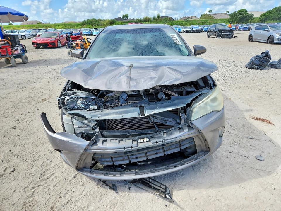 62040376 :رقم المزاد ، 4T1BF1FK5HU281900 vin ، 2017 Toyota Camry مزاد بيع