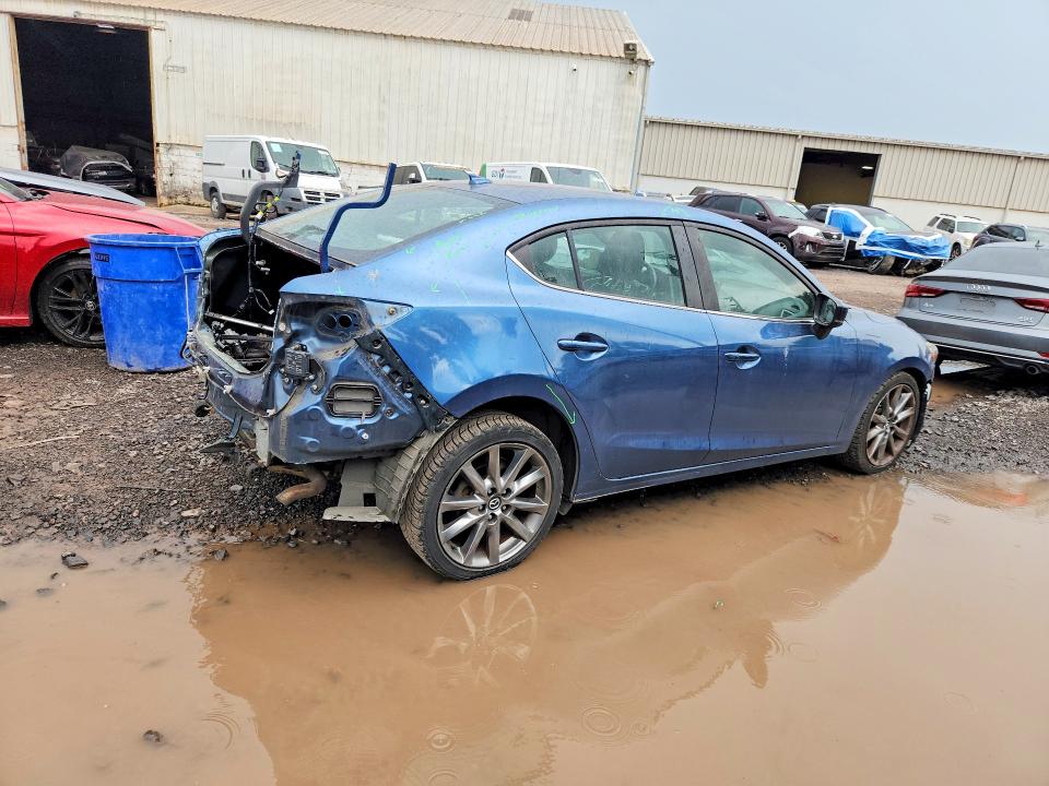 61750186 :رقم المزاد ، 3MZBN1V32JM193587 vin ، 2018 Mazda 3 مزاد بيع