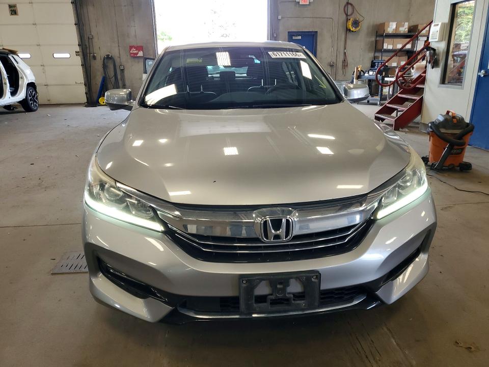 61711166 :رقم المزاد ، JHMCR6F53HC028912 vin ، 2017 Honda Accord مزاد بيع