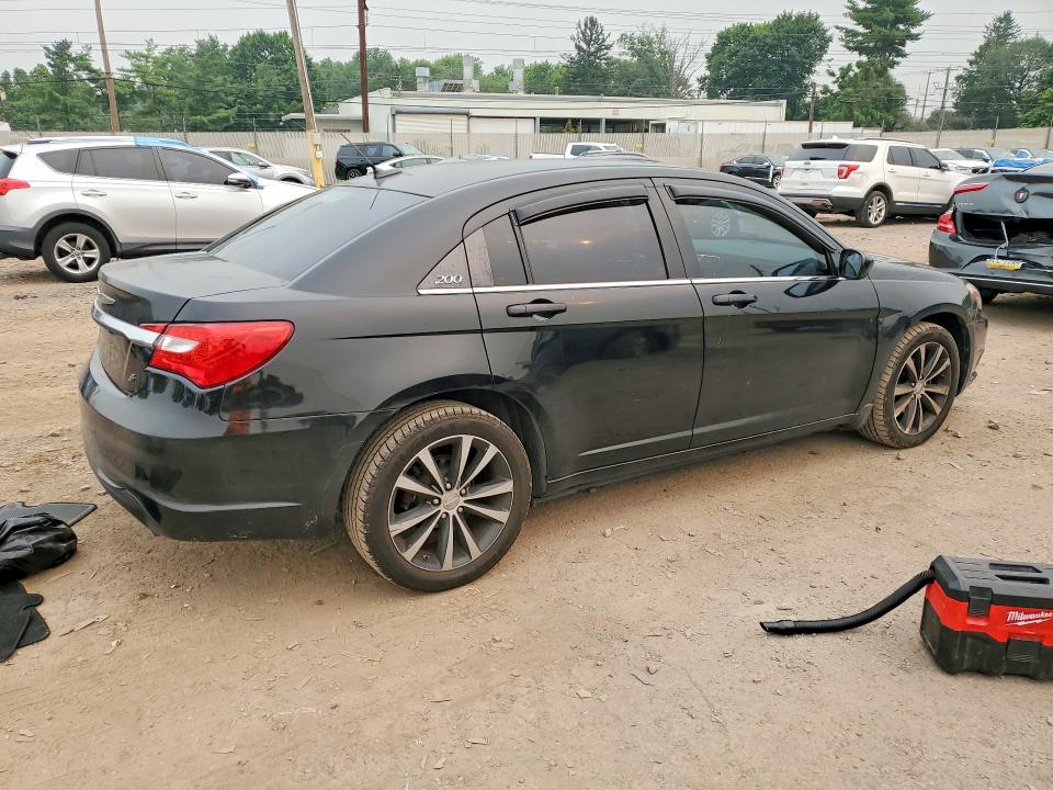 61068746 :رقم المزاد ، 1C3CCBBG9EN158474 vin ، 2014 Chrysler 200 مزاد بيع