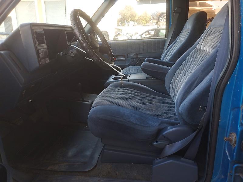 1992 Chevrolet Suburban მანქანა იყიდება აუქციონზე, vin: 1GNFK16K5NJ322905, აუქციონის ნომერი: 59865816