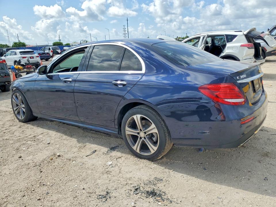 62233856 :رقم المزاد ، WDDZF4JB5JA390768 vin ، 2018 Mercedes-benz E مزاد بيع