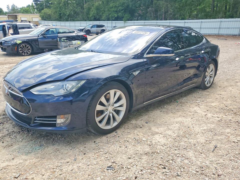 62072726 :رقم المزاد ، 5YJSA1DP2DFP24802 vin ، 2013 Tesla Model S مزاد بيع