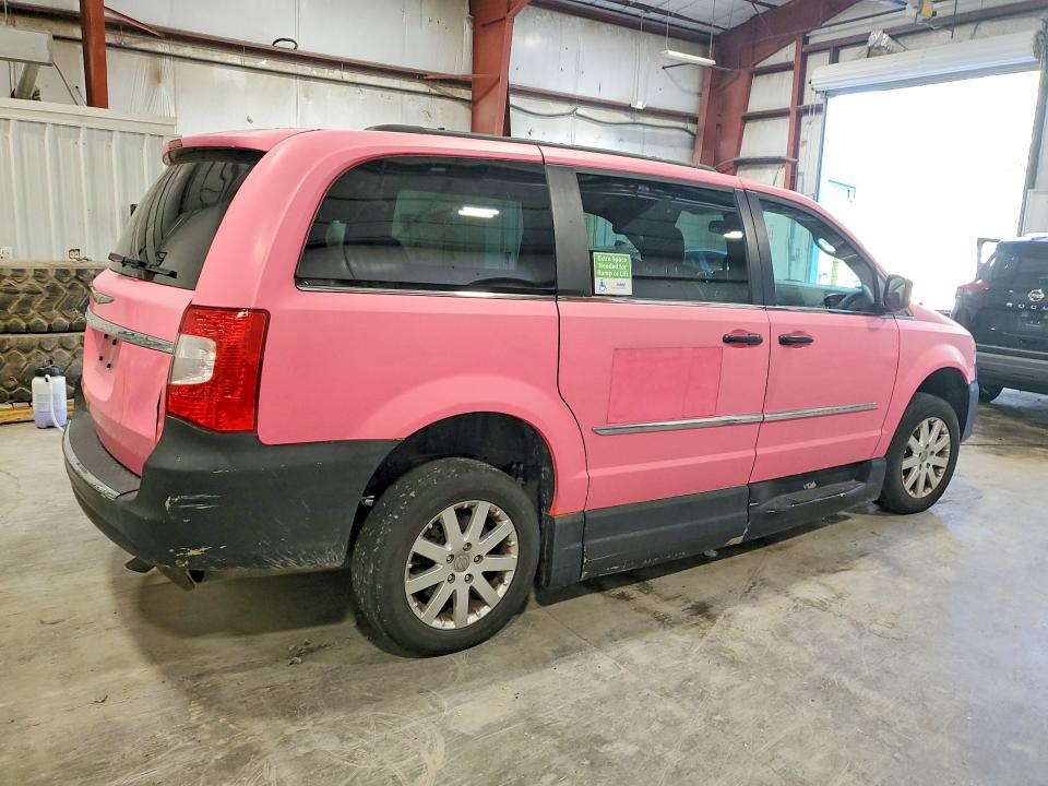 2015 Chrysler Town & Country მანქანა იყიდება აუქციონზე, vin: 2C4RC1BGXFR751717, აუქციონის ნომერი: 61068816
