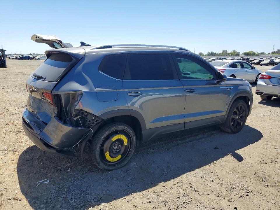 60425336 :رقم المزاد ، 3VVWX7B21NM078855 vin ، 2022 Volkswagen Taos مزاد بيع
