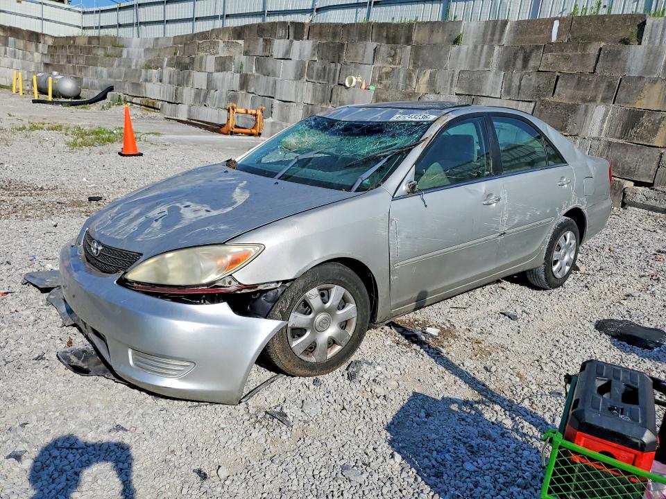 61243236 :رقم المزاد ، 4T1BE32KX3U140267 vin ، 2003 Toyota Camry مزاد بيع