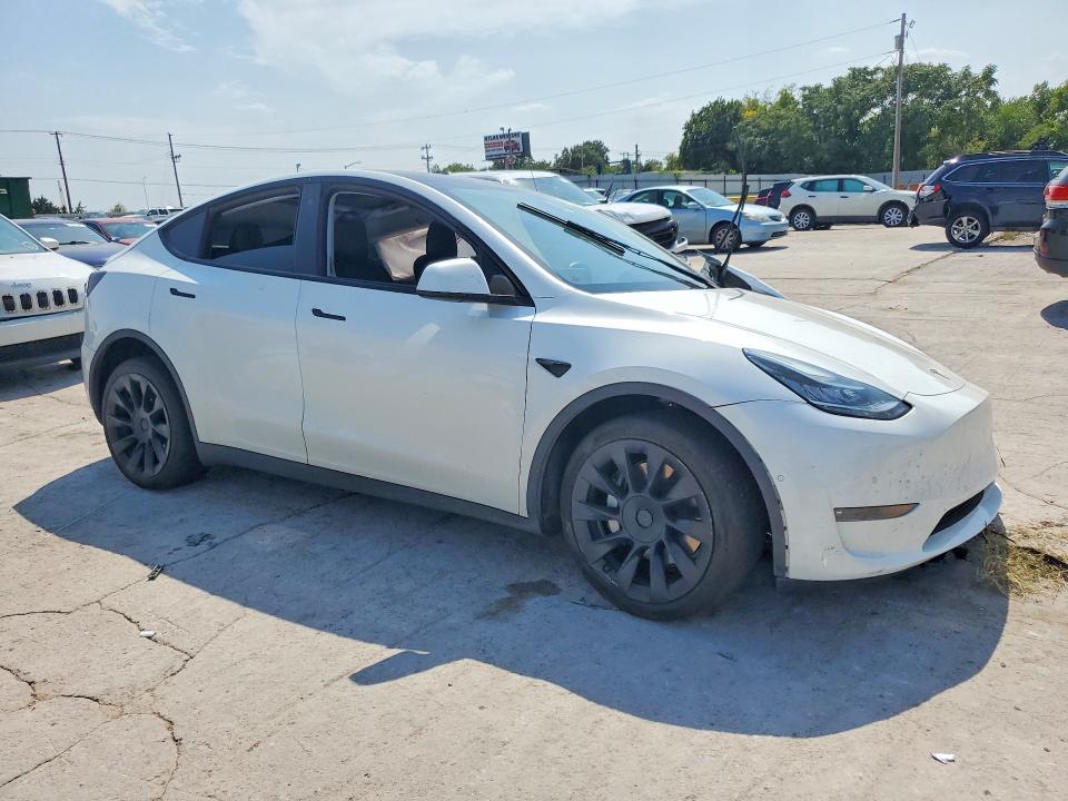 63569156 :رقم المزاد ، 7SAYGAEE1NF329679 vin ، 2022 Tesla Model Y مزاد بيع
