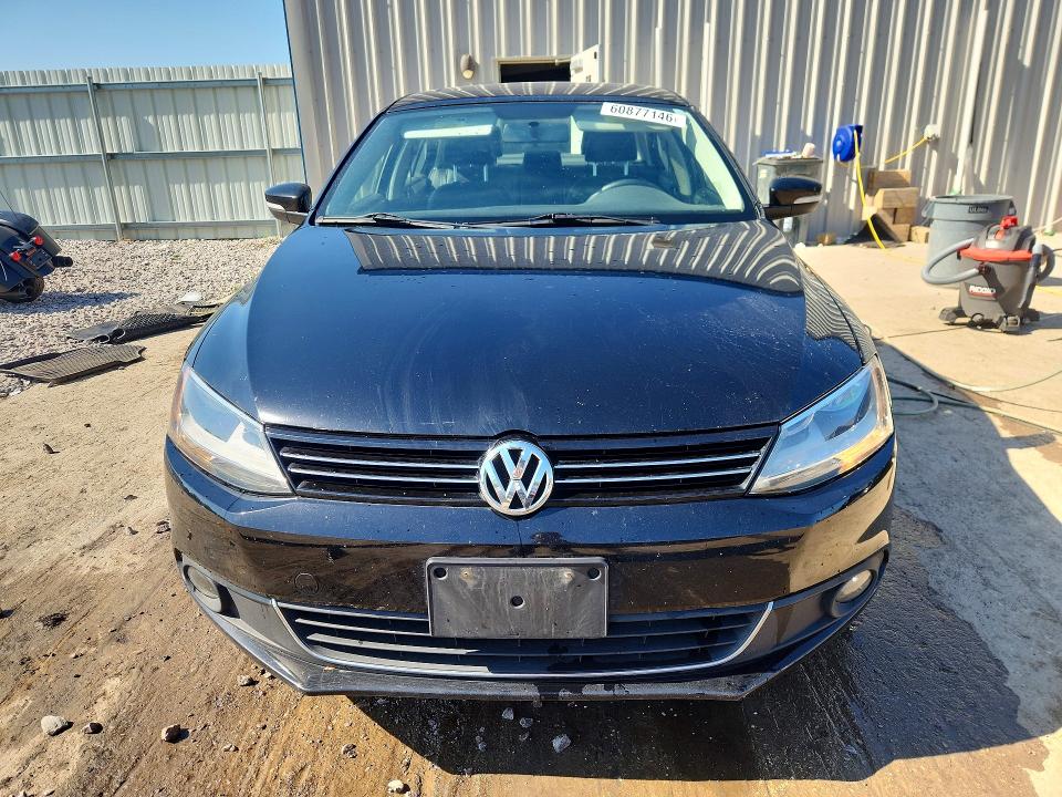 60877146 :رقم المزاد ، 3VWLX7AJ3BM035752 vin ، 2011 Volkswagen Jetta مزاد بيع