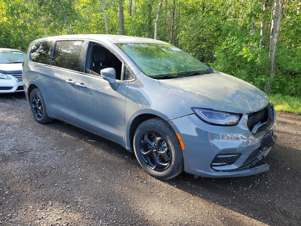 Продажа на аукционе авто 2022 Chrysler Pacifica, vin: 2C4RC1L72NR108131, номер лота: 57149626