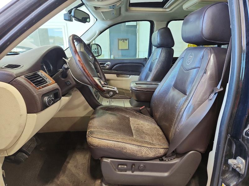 2011 Cadillac Escalade მანქანა იყიდება აუქციონზე, vin: 1GYS4KEF6BR155814, აუქციონის ნომერი: 61032006