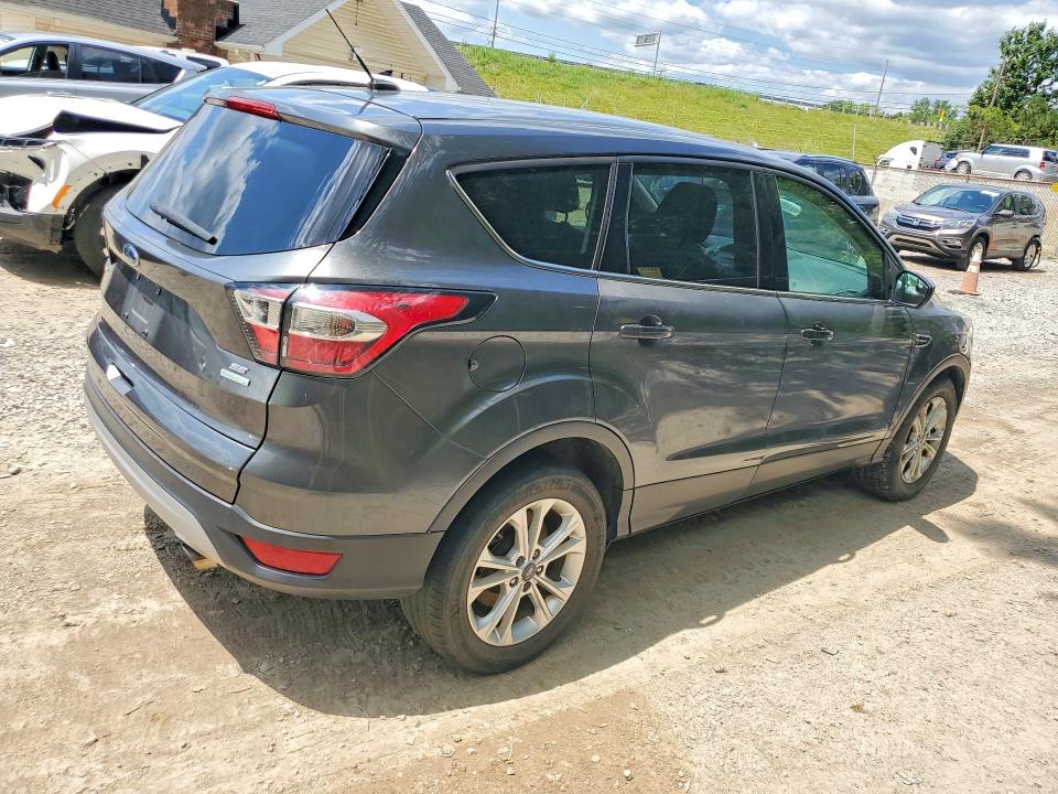 Продаж на аукціоні авто 2017 Ford Escape, vin: 1FMCU0GD5HUD73898, номер лоту: 62576606