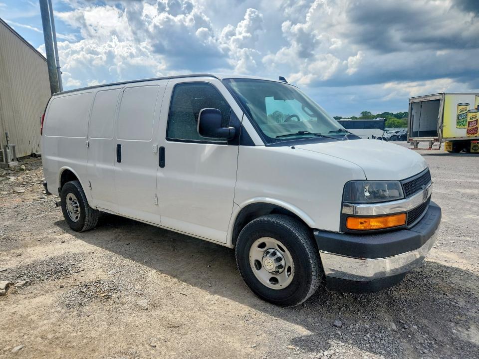 85772915 :رقم المزاد ، 1GCWGAFP5N1146637 vin ، 2022 Chevrolet Express G2500 مزاد بيع