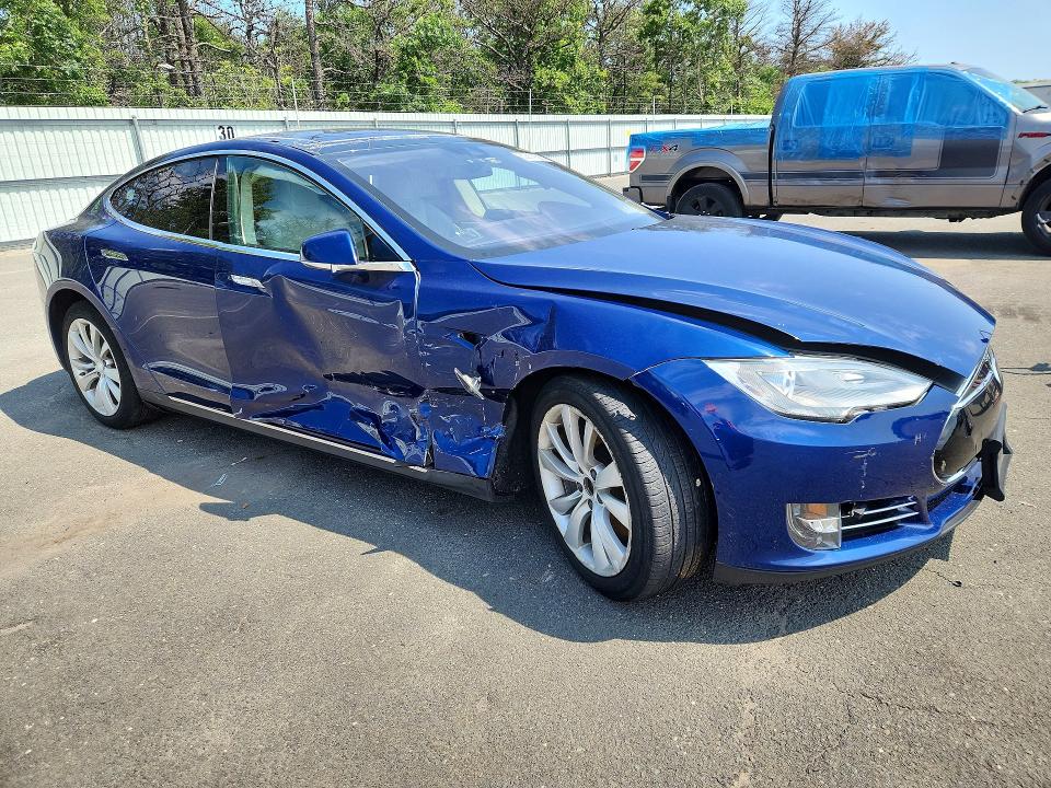 Продажа на аукционе авто 2015 Tesla Model S, vin: 5YJSA1H26FF098348, номер лота: 60811926