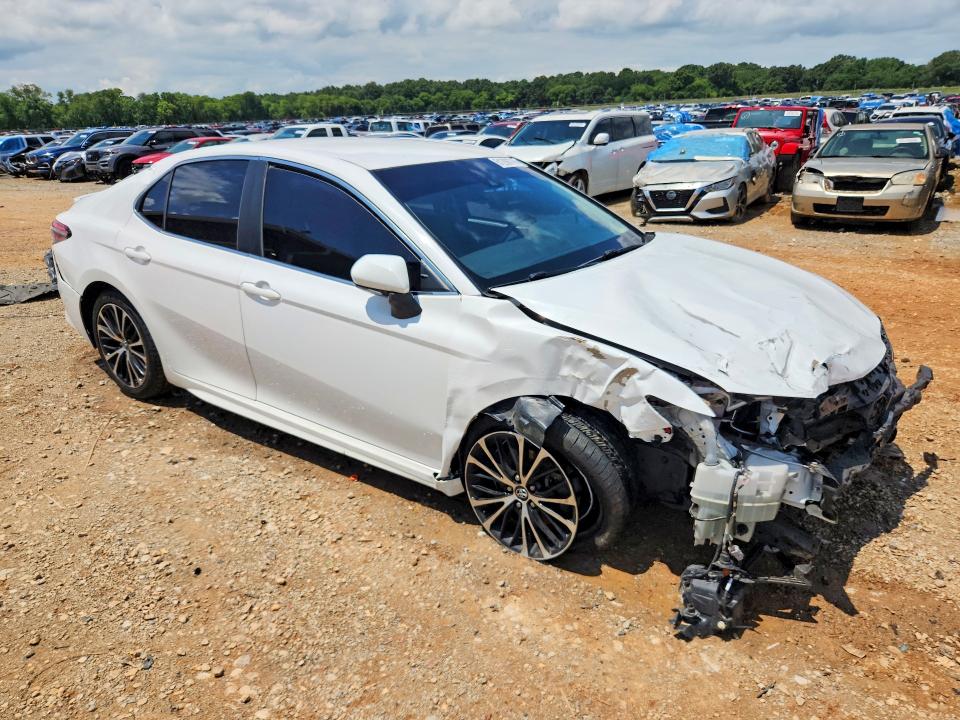 Auction sale of the 2018 Toyota Camry, vin: 4T1B11HK9JU007522, lot number: 61296766