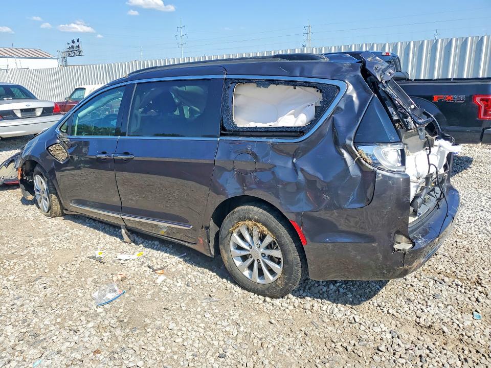 62272596 :رقم المزاد ، 2C4RC1BG9HR762453 vin ، 2017 Chrysler Pacifica مزاد بيع
