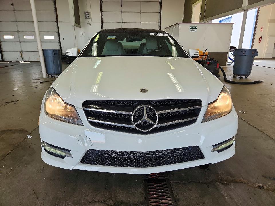 2013 Mercedes-benz C მანქანა იყიდება აუქციონზე, vin: WDDGJ4HB4DG029500, აუქციონის ნომერი: 63207146