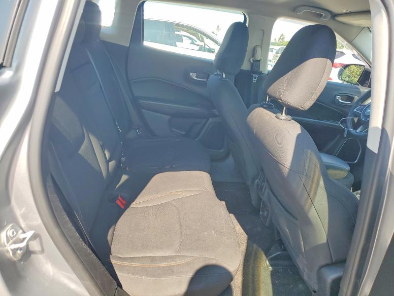 60335546 :رقم المزاد ، 3C4NJDABXJT464900 vin ، 2018 Jeep Compass مزاد بيع