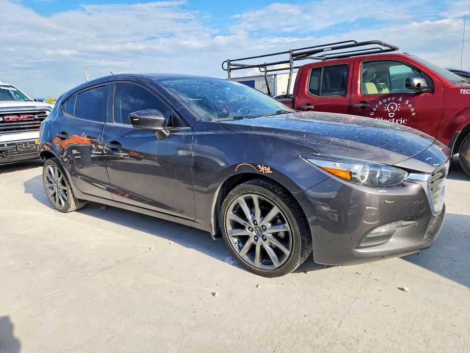 60582726 :رقم المزاد ، 3MZBN1L38JM261443 vin ، 2018 Mazda 3 مزاد بيع