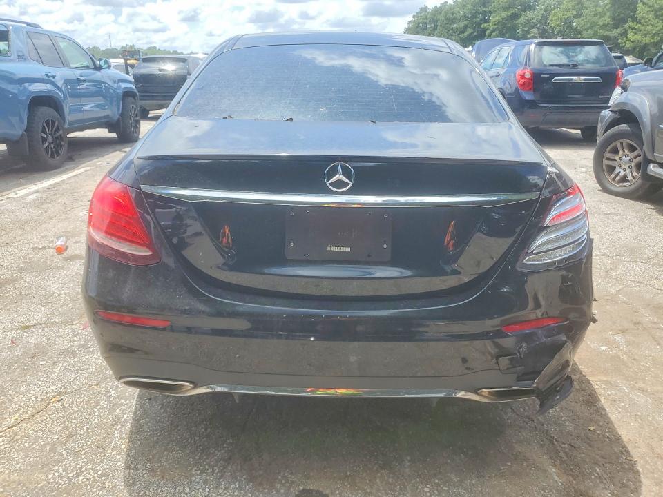 60642076 :رقم المزاد ، WDDZF4KB0JA342240 vin ، 2018 Mercedes-benz E مزاد بيع