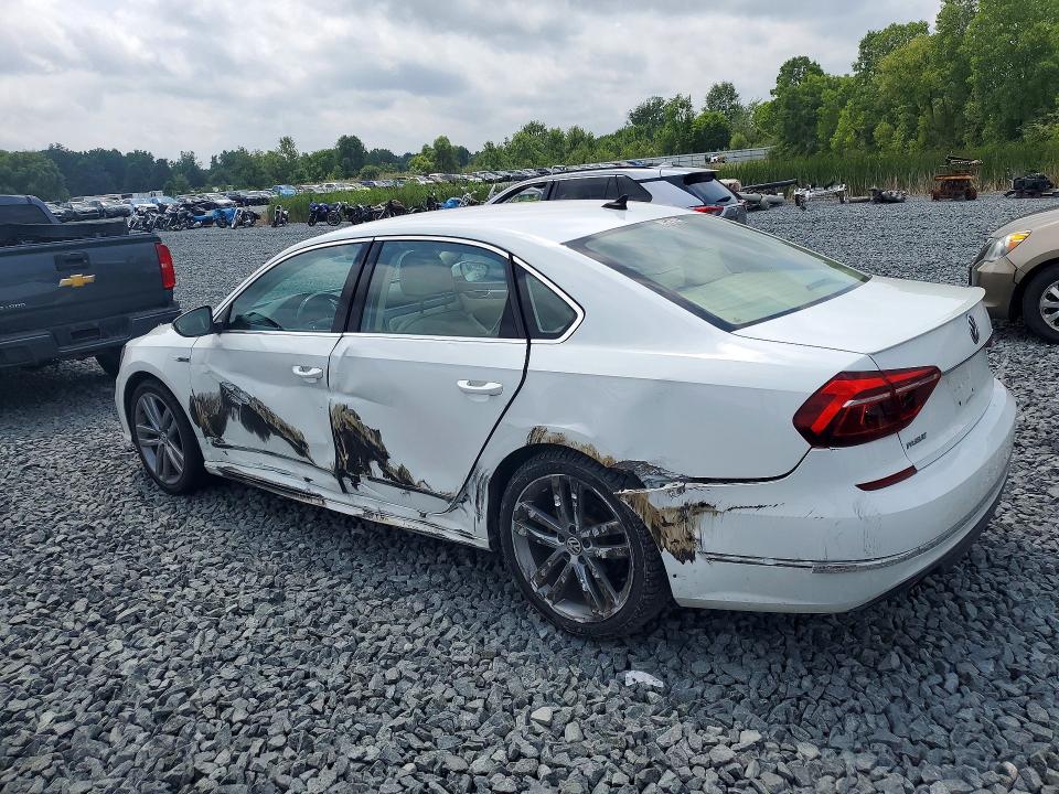 61964396 :رقم المزاد ، 1VWDT7A30HC044887 vin ، 2017 Volkswagen Passat مزاد بيع