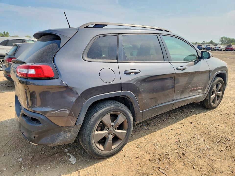 62629356 :رقم المزاد ، 1C4PJMCS4HW538404 vin ، 2017 Jeep Cherokee مزاد بيع